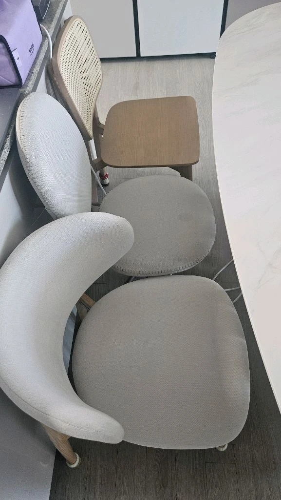 리바트 로톤도 세라믹테이블 이미지
