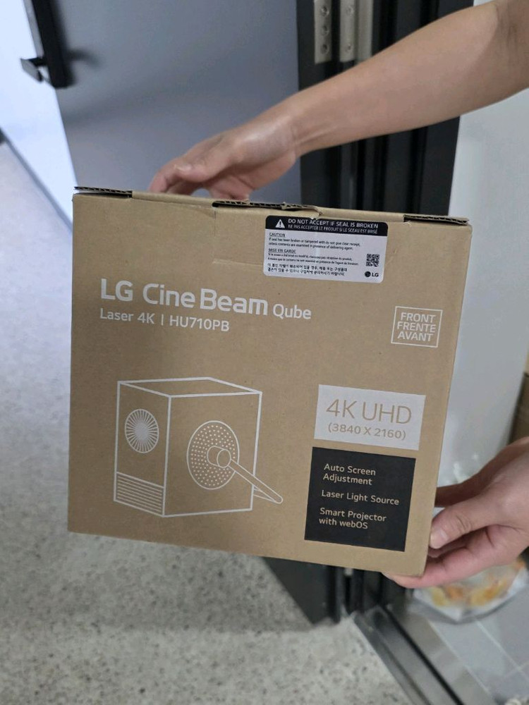 LG 시네빔 큐브 Laser 4K HU710PB 사용시간 1시간 이미지