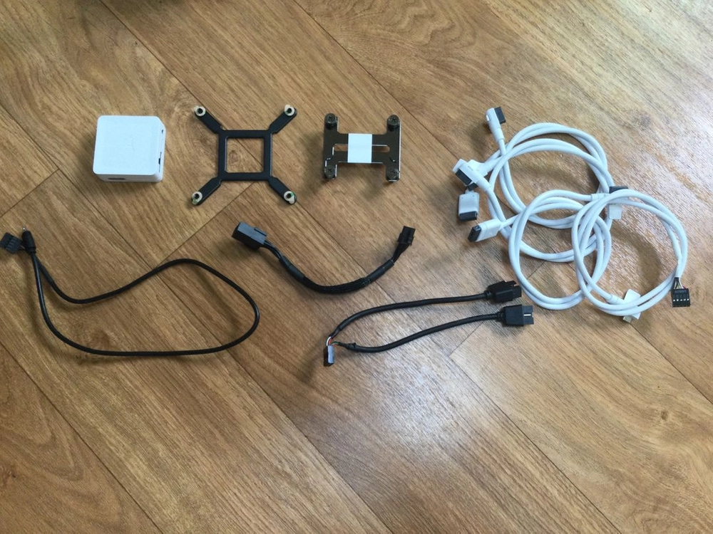 커세어 타이탄 360LED 화이트 수냉쿨러 이미지