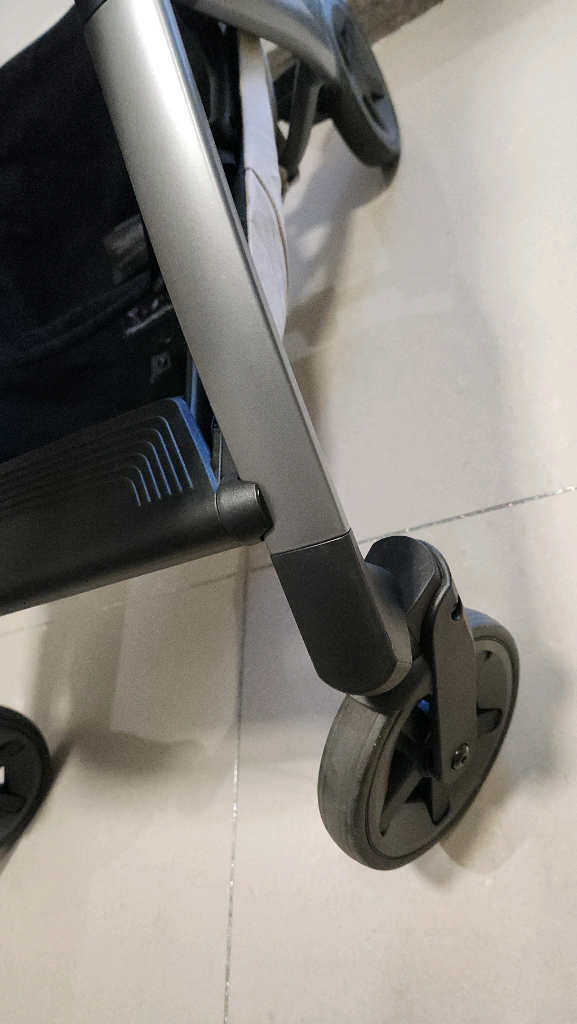 줄즈 에어2 휴대용 유모차 펍니다 이미지