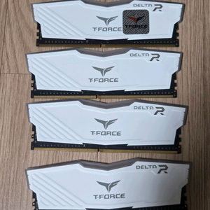 팀그룹 T-FORCE DELTA DDR4 8GB 3200MHz 램 4개 새상품급 이미지
