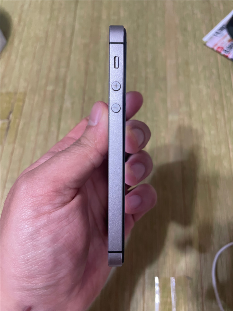 아이폰SE1 스페이스 그레이 64기가 이미지