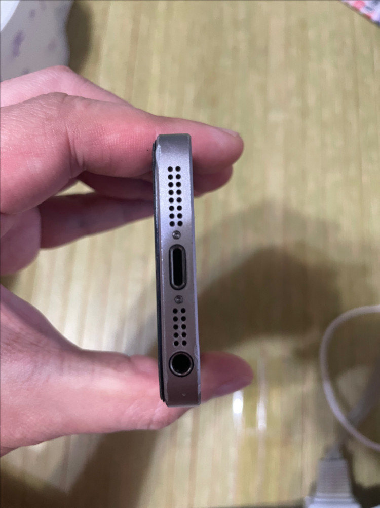 아이폰SE1 스페이스 그레이 64기가 이미지