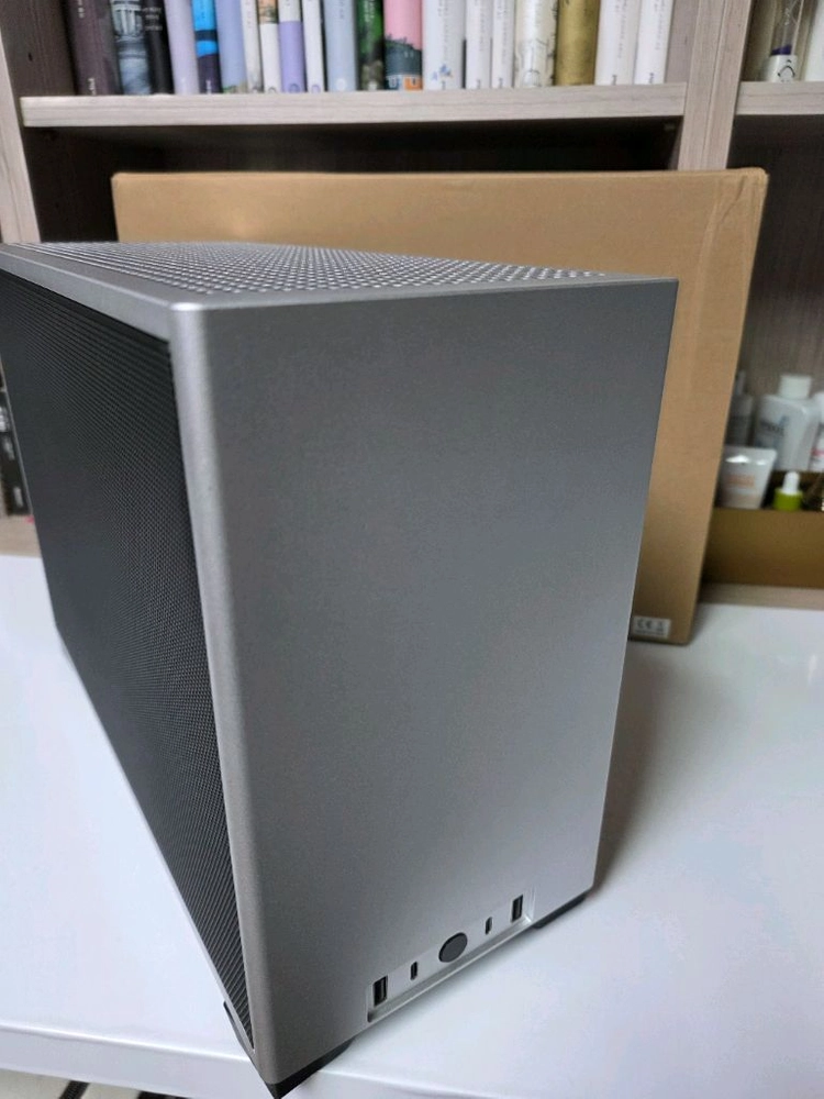 NCASE M1 EVO 실버 SFF/ITX PC케이스 Round&Angle+발 - 안심되는 중고거래
