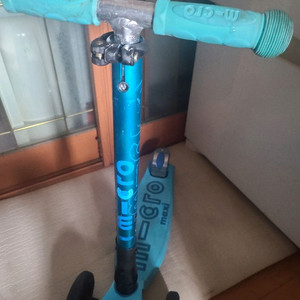 마이크로 맥시 디럭스 폴더블 접이식 킥보드 아쿠아 블루 이미지