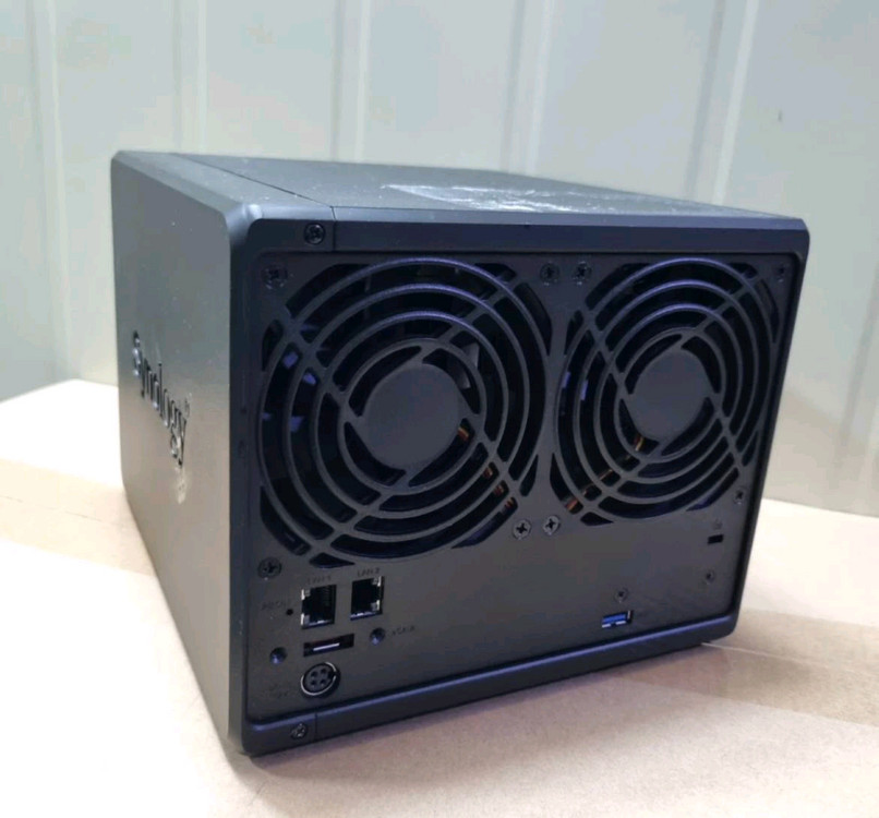 시놀로지 DS920+4베이 NAS 이미지