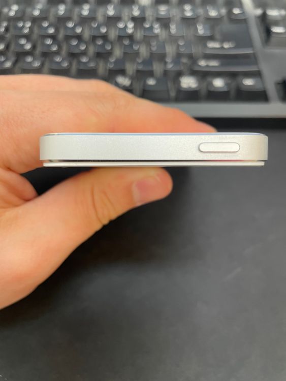 아이폰5S 실버 16GB 해외판 배터리100% 상태좋은 중고11만6팝니다 이미지