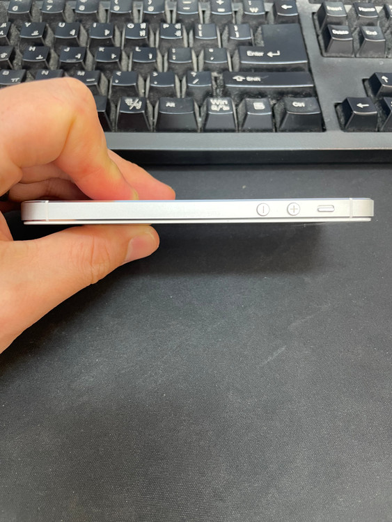 아이폰5S 실버 16GB 해외판 배터리100% 상태좋은 중고11만6팝니다 이미지