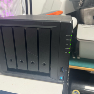 시놀로지 920+ 하드10Tb 2개, 8Tb 2개, ssd 256gb 메모리 8기가 이미지