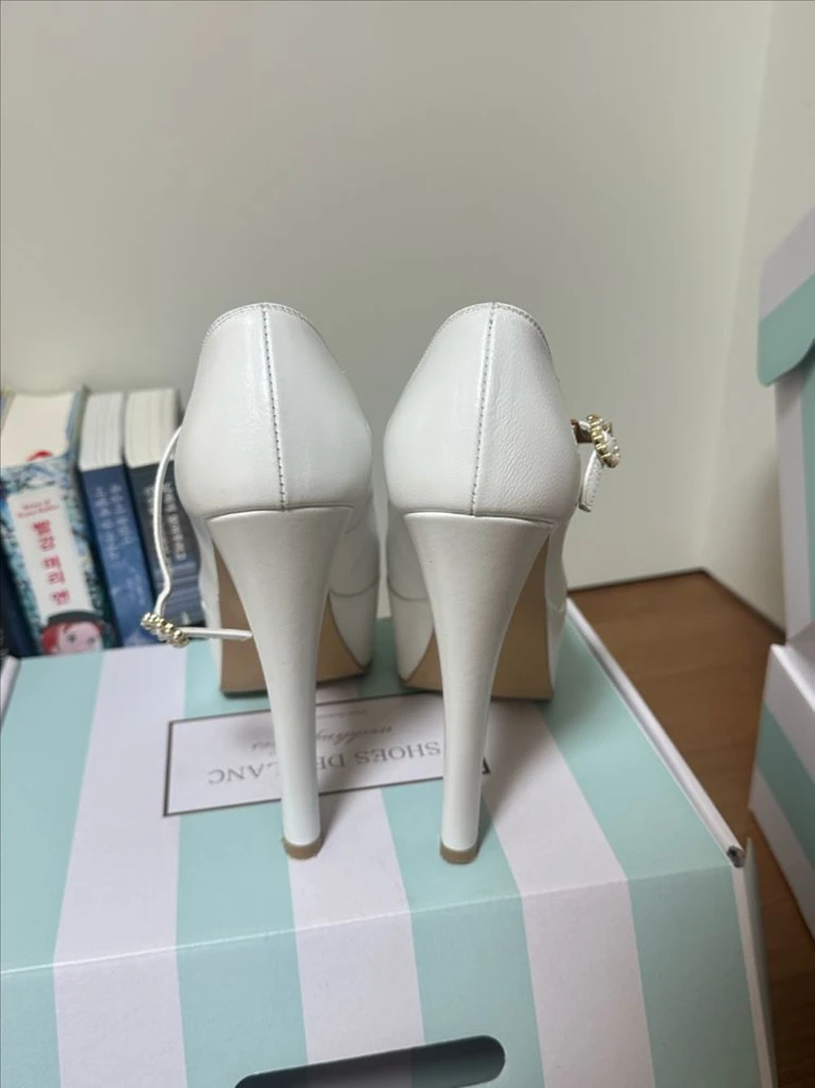 슈즈드블랑 웨딩슈즈 235사이즈 거의 새상품 14cm 이미지