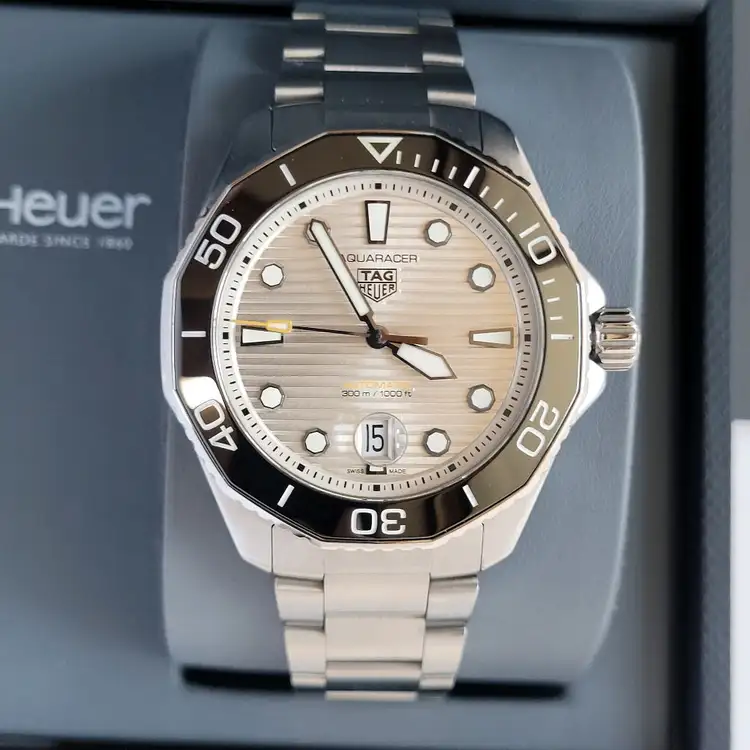 태그호이어 아쿠아레이서 프로페셔널300 실버 43mm 이미지