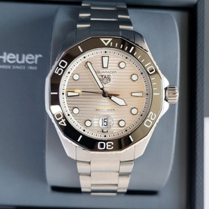태그호이어 아쿠아레이서 프로페셔널300 실버 43mm 이미지