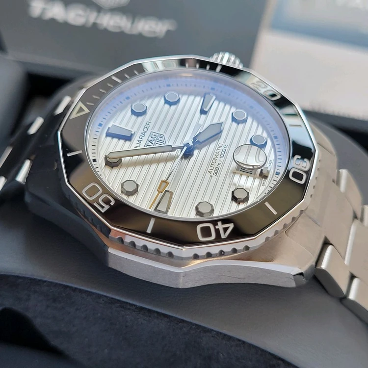 태그호이어 아쿠아레이서 프로페셔널300 실버 43mm 이미지