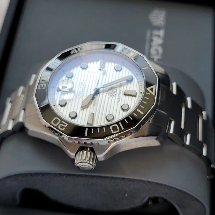 태그호이어 아쿠아레이서 프로페셔널300 실버 43mm 이미지