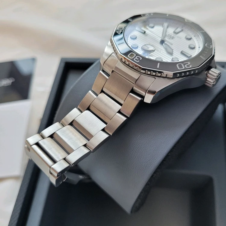 태그호이어 아쿠아레이서 프로페셔널300 실버 43mm 이미지