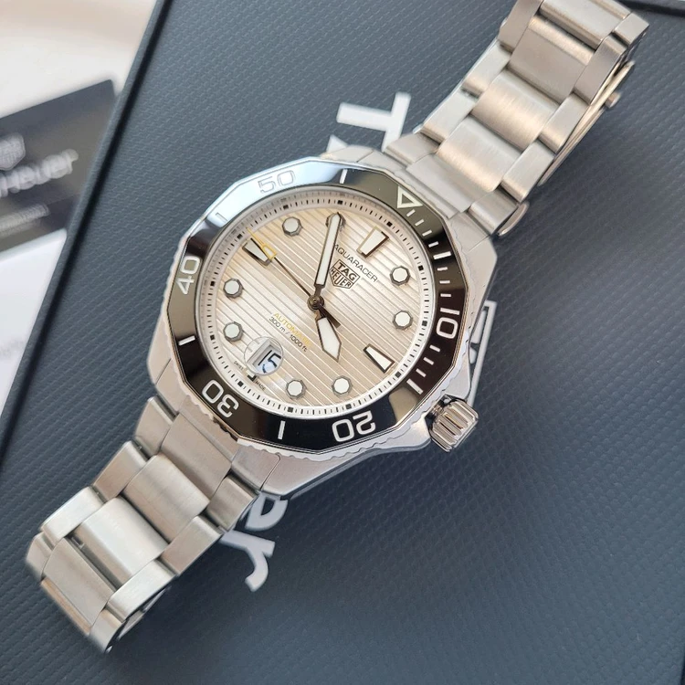 태그호이어 아쿠아레이서 프로페셔널300 실버 43mm 이미지