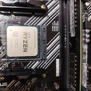 라이젠5700x B550M WIFI II 메인보드 RTX5060 ti 이미지