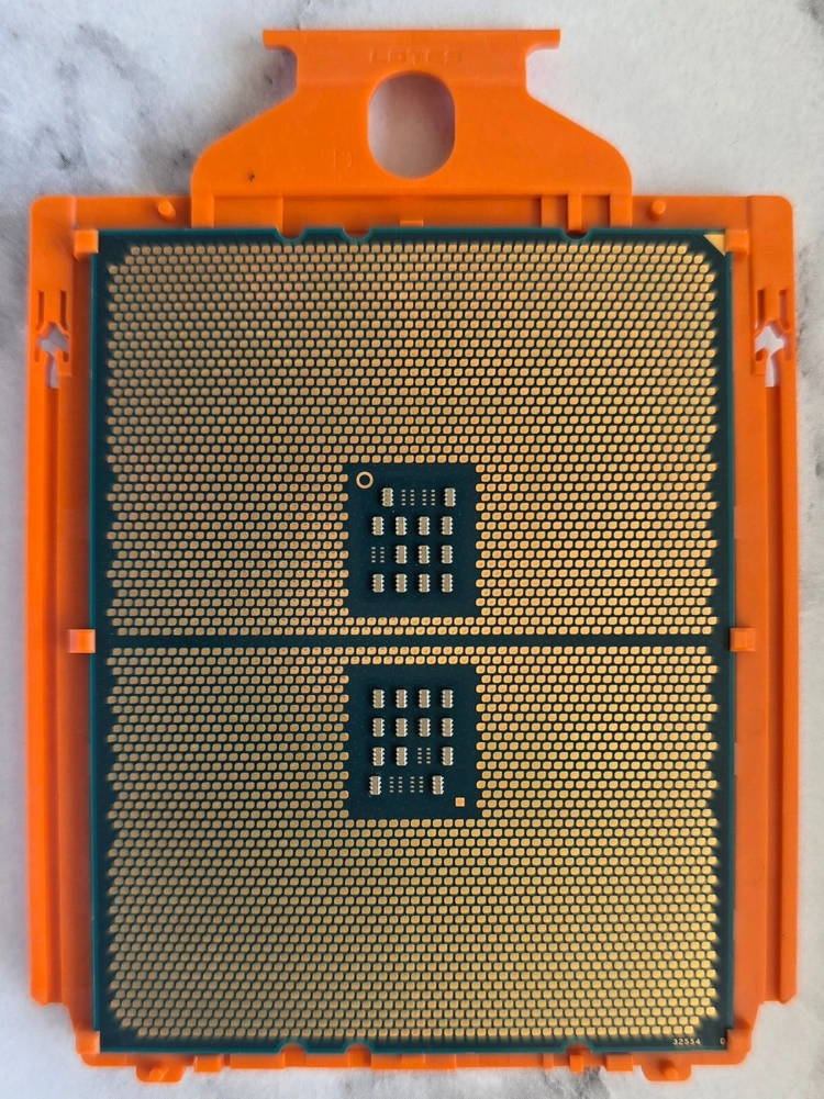 AMD 라이젠 스레드리퍼 3970X CPU 32코어 64쓰레드 이미지