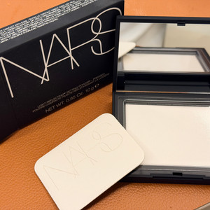 nars 나스 라이트 리플렉팅 세팅 프레스드 파우더 나스파우더 이미지