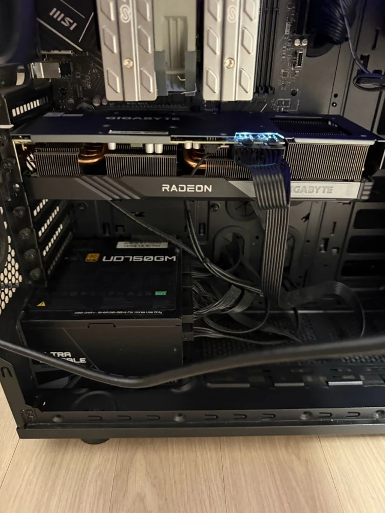 라데온 RX 7600XT - 안심되는 중고거래