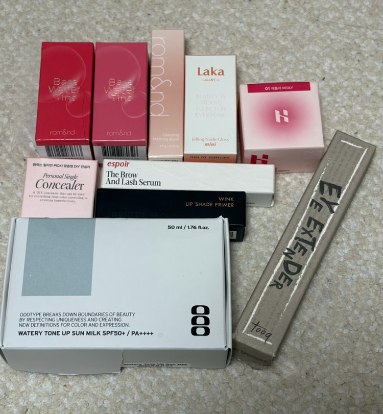 일괄)롬앤믈틴트,홀리카립앤치크,라카틴트,롬앤립밤,투크도화,자빈드서울프라이머,디어에이컨실러,에스쁘아,오아드선크림올리 이미지