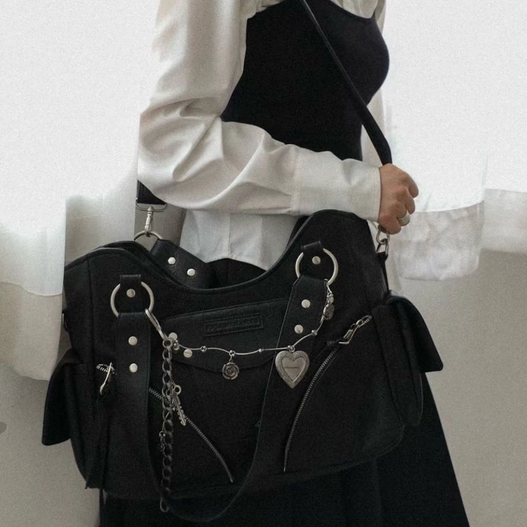 iugamakaras 이우가마카라스 스터드 레더 숄더백 블랙 이미지