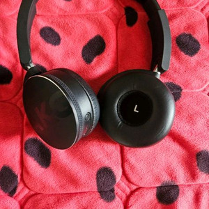 AKG 블루투스 헤드폰 블랙 저렴하게 팔아요 이미지
