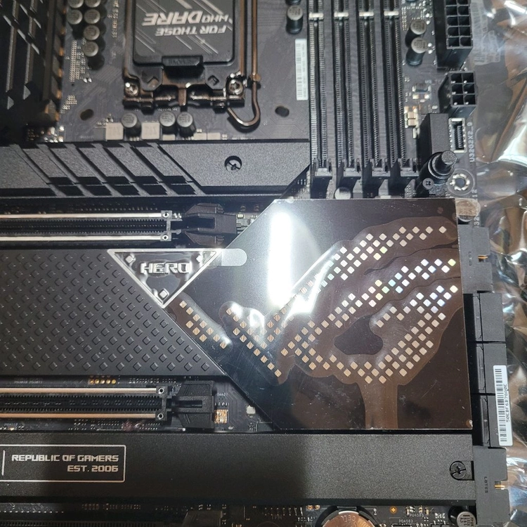 asus z690 maximus hero 이미지