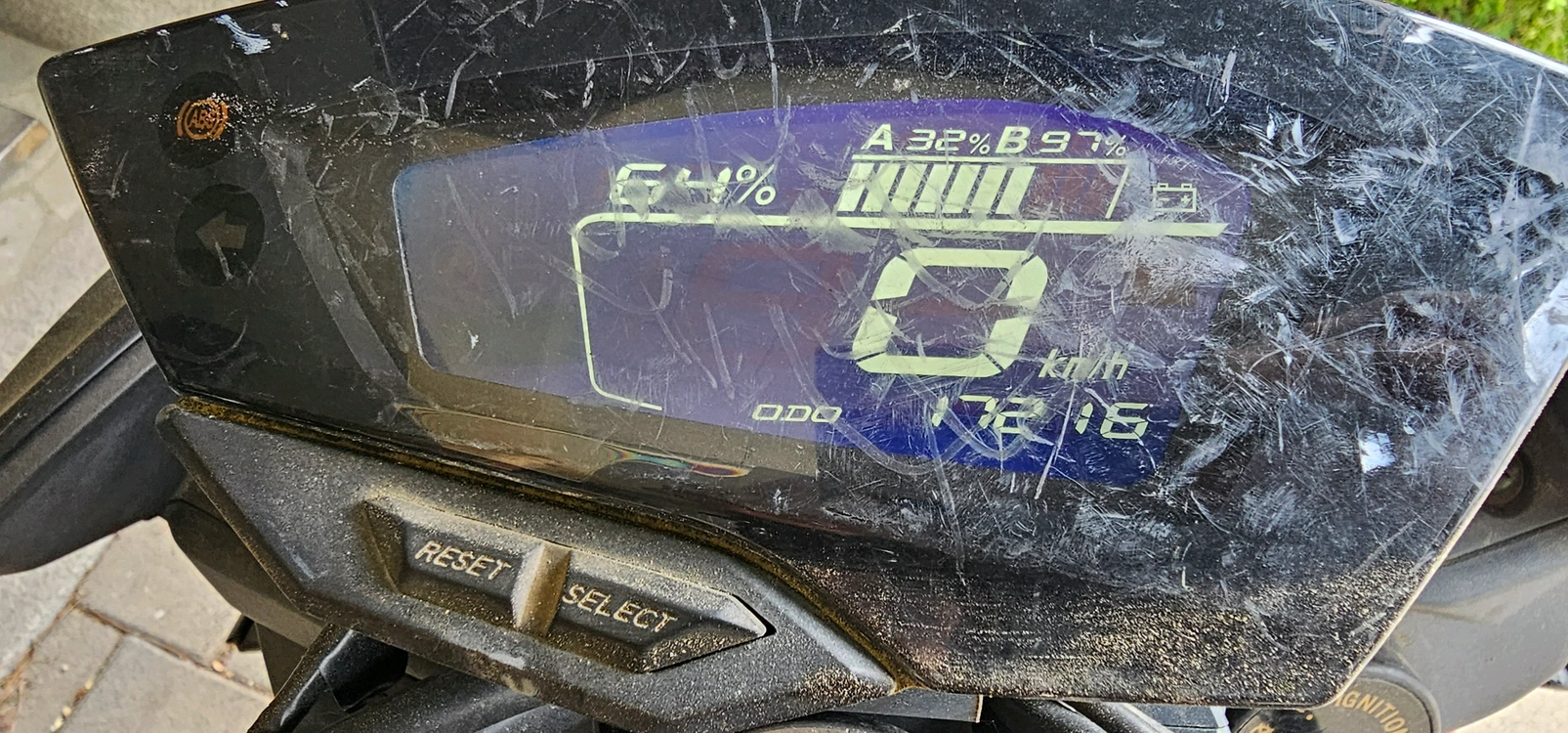 전기스쿠터 배터리 충전기 세트 이미지