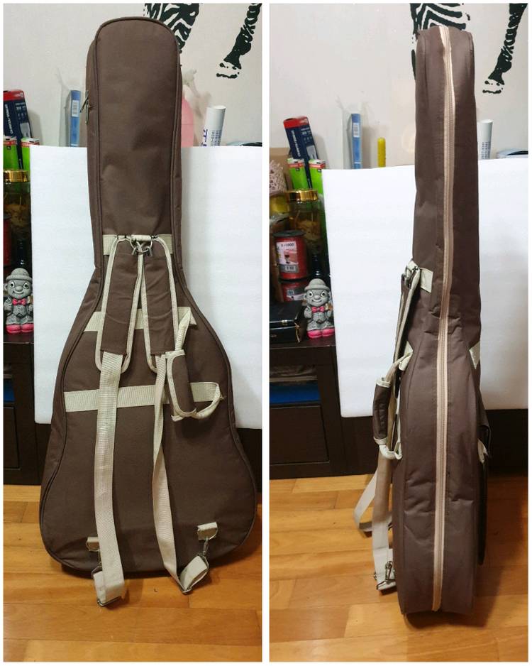 코로나 통기타 케이스와 기타 판매해요 이미지