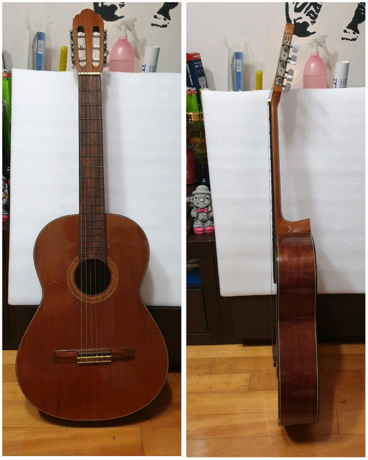 코로나 통기타 케이스와 기타 판매해요 이미지