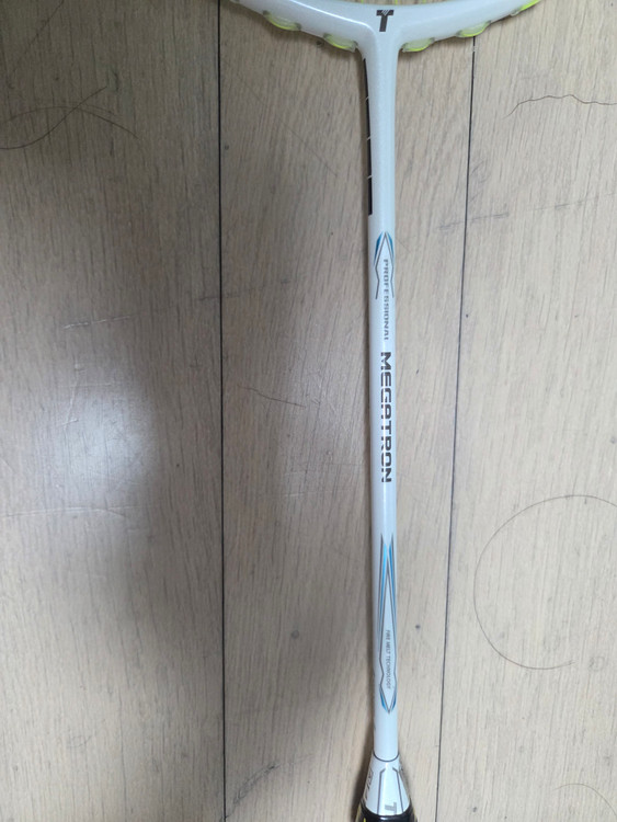 트라이온 카본 배드민턴 라켓 이미지