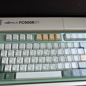 레오폴드 fc900rbt 올리브그린 mx2a 저소음적축 거의 새상품 이미지