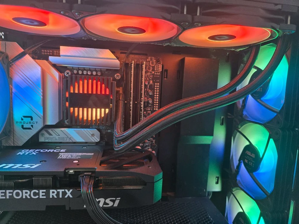 인텔 14900kf b760m btf ddr5 32gb 1tb 5070 1000w 팔아요 14900k f 정품 이미지