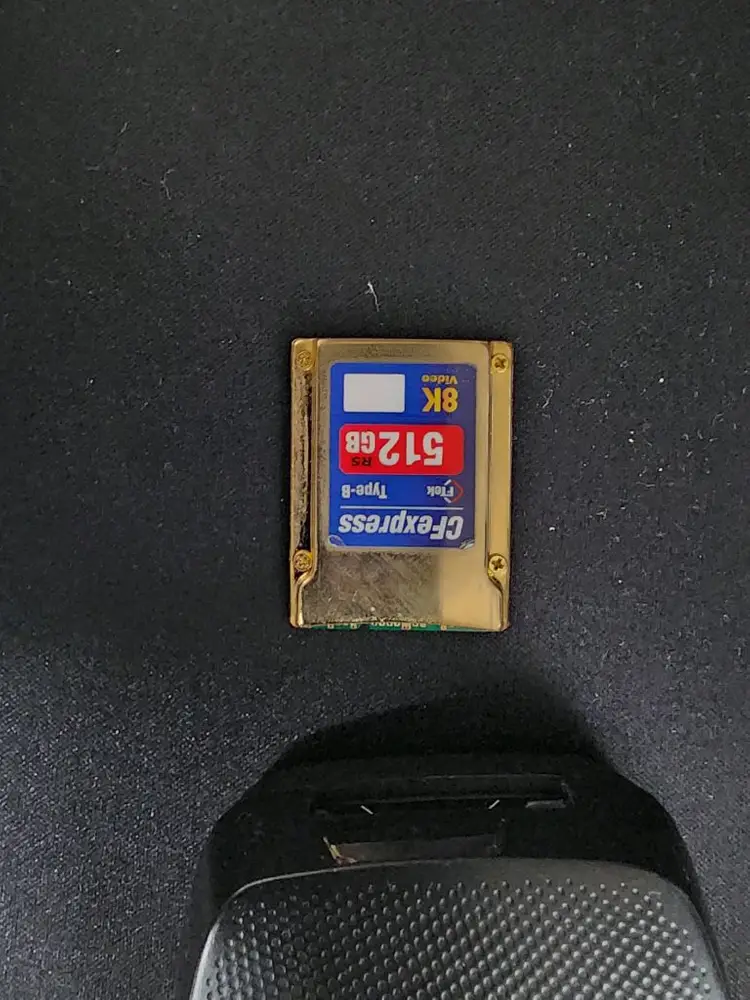 lexar rw550리더기 ftek 512gb 8k 카드 팝니다 이미지