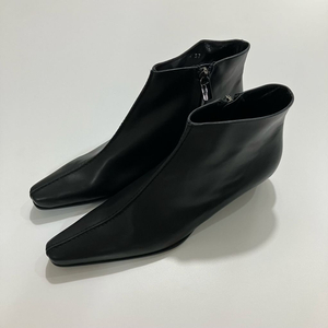 [새상품] Fendi 펜디 이태리 레더 앵클 부츠 블랙 이미지