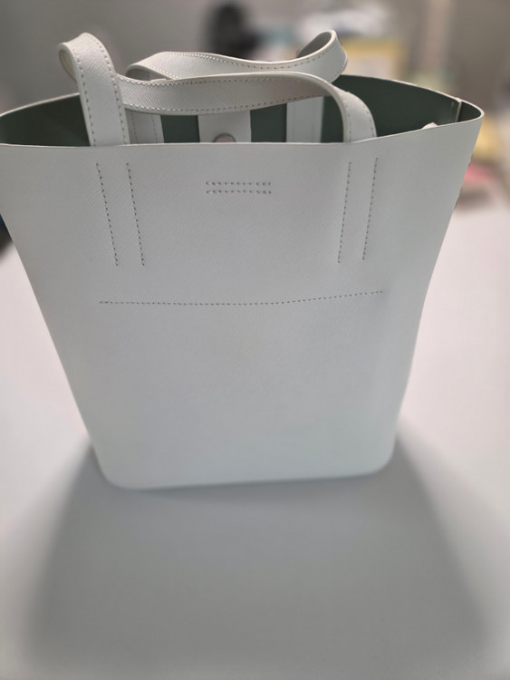 Hagc화이트 레더 토트백 새상품안쪽이염있음 이미지