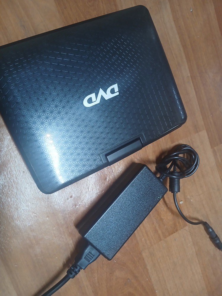 9인치 포터블 DVD 플레이어 Portable DVD Player 3만5 이미지