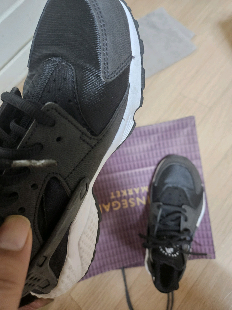 나이키 에어 허라취 미착용 225 이미지