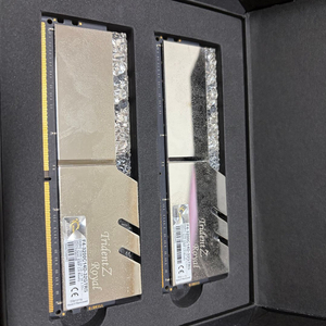 [삼성 B다이] G.SKILL Trident Z Royal 실버 DDR4 3200 CL14 32GB (16Gx2) 이미지