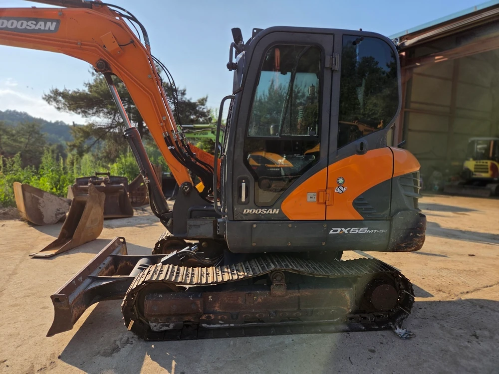 두산 02 굴삭기 DX55MT-5K 2020년식 2600시간 가동 회링 집게 장착 장비~! 이미지