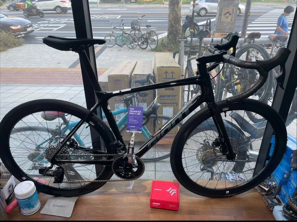 2022자이언트 tcr 어드밴스 디스크 1+ AR 완차 판매합니다. 이미지