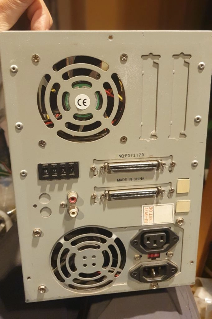 SCSI HDD 3개와 케이스 이미지