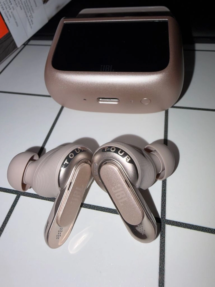 JBL TOUR PRO3 라떼색 팝니다 이미지