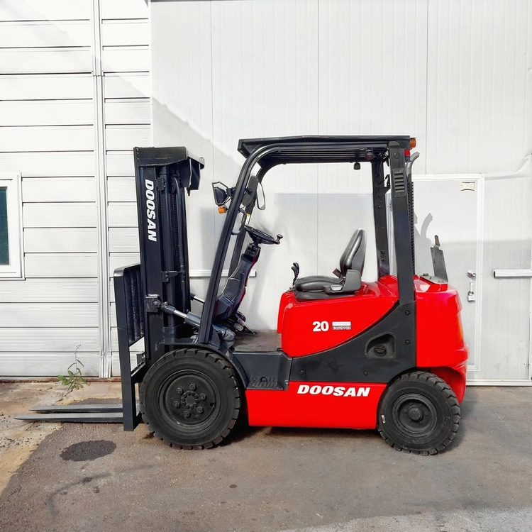 두산 2.0톤 중고 디젤지게차 3단4730MM 좌식 엔진지게차 이미지