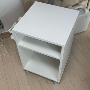 이케아 비할스 침대협탁 화이트 37x58 IKEA VIHALS 이동식 협탁 팝니다. 이미지