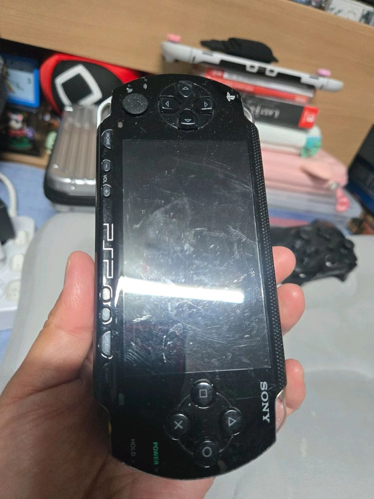 psp-1005블랙+게임칩 팝니다~~ 이미지