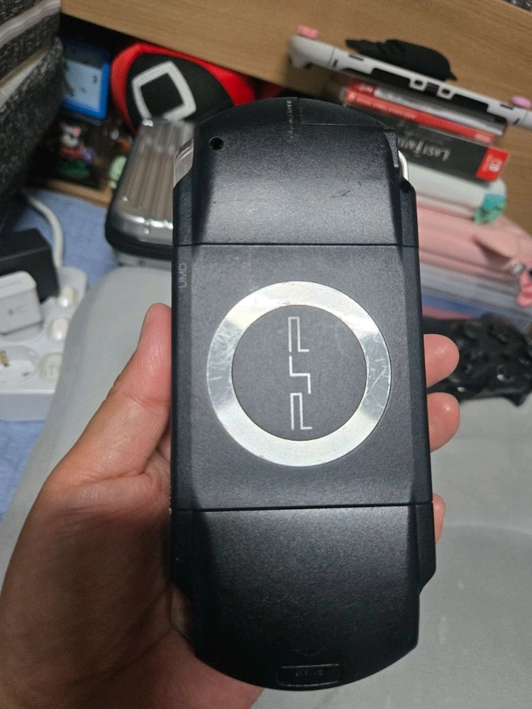 psp-1005블랙+게임칩 팝니다~~ 이미지