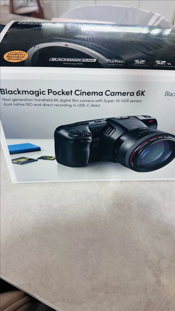 블랙매직 Blackmagic Pocket Cinema Camera 6K + 14-5.6mm 렌즈 세트 이미지