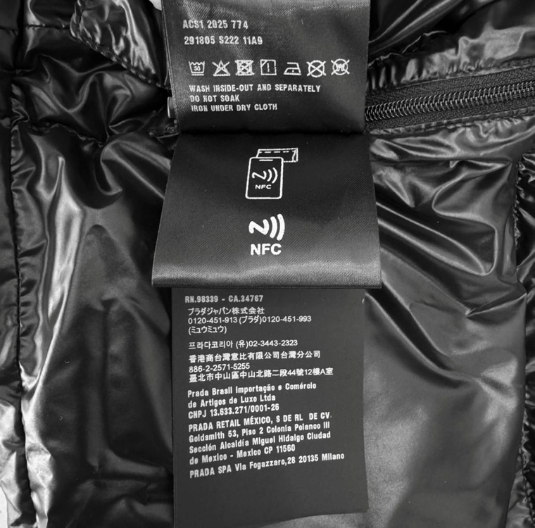 [42] 프라다 여성 삼각로고 리나일론 컨버터블 숏 패딩 자켓 블랙 이미지
